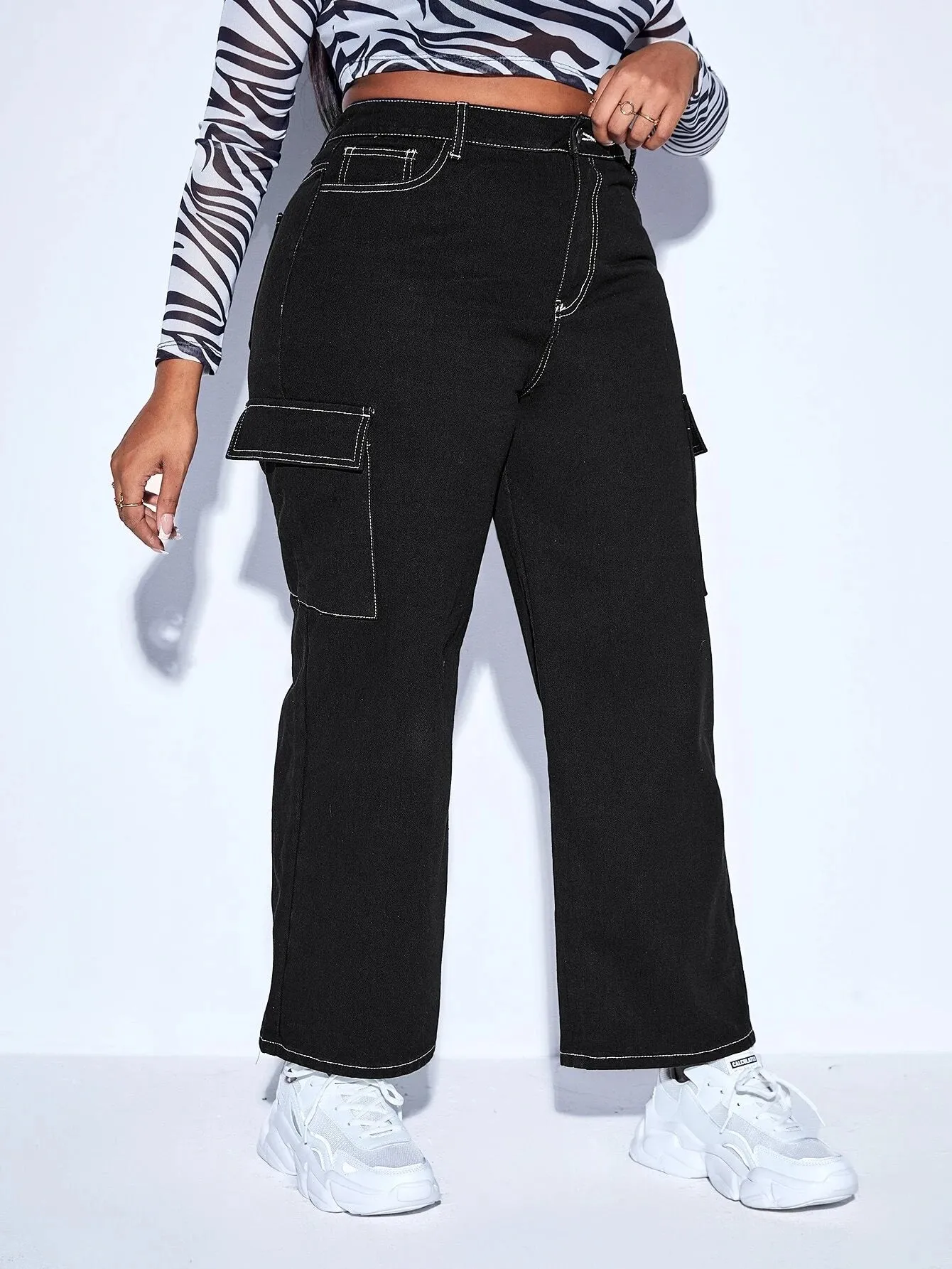 Zipper Fly Top Stitching Cargo Jeans